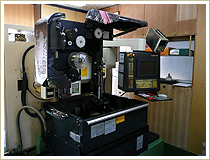 ワイヤー加工機